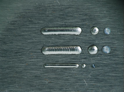 <a href='http://www.ylra.cn/product/3.htm' class='text_a'>模具激光焊機(jī)</a>修復(fù)鏡面模具效果